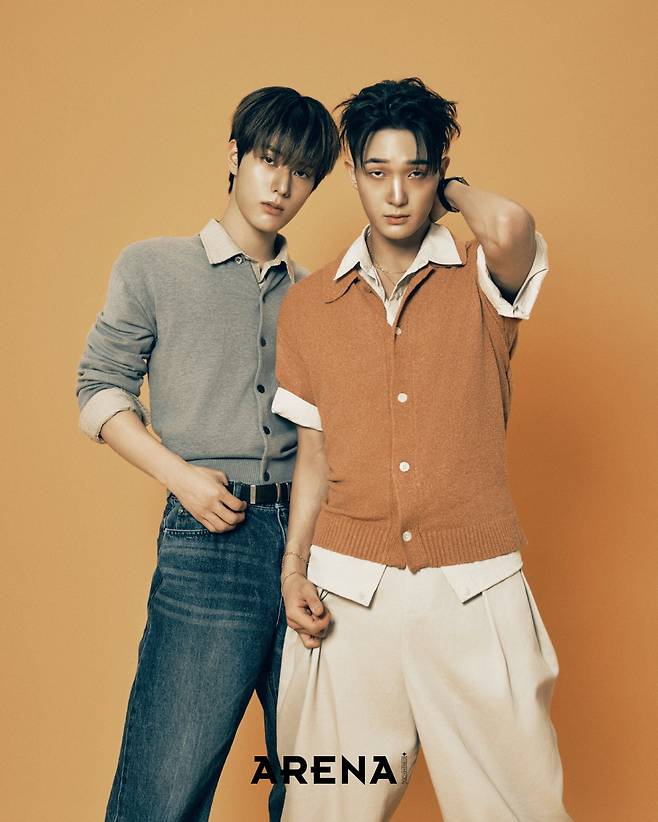 진식 셔츠 밀로 아카이브, 카디건·팬츠·벨트 모두 스타일리스트 소장품.수민 반소매 니트 트릴리온, 셔츠·팬츠·목걸이·팔찌·시계 모두 스타일리스트 소장품.