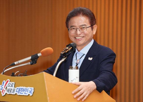 1일 도정 브리핑을 하는 이철우 경북지사. (사진=경북도청 제공)