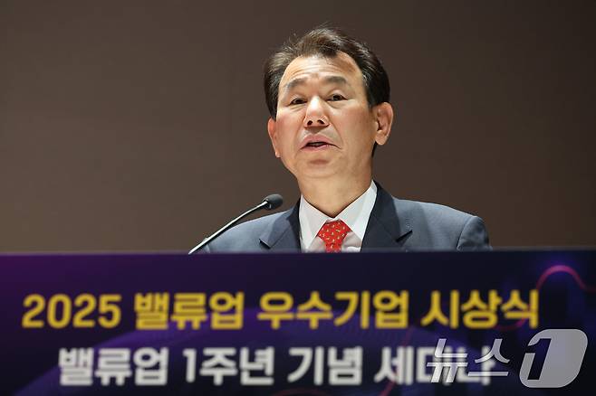 정은보 한국거래소 이사장이 27일 오후 서울 여의도 한국거래소에서 열린 밸류업 우수기업 시상식에서 개회사를 하고 있다. 2025.5.27./뉴스1 2025.5.27/뉴스1 ⓒ News1 신웅수 기자