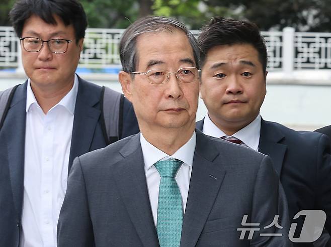 한덕수 전 국무총리가 2일 내란특검 조사를 받기 위해 서울 서초구 서울고검 청사로 출석하고 있다. 2025.7.2/뉴스1 ⓒ News1 이동해 기자