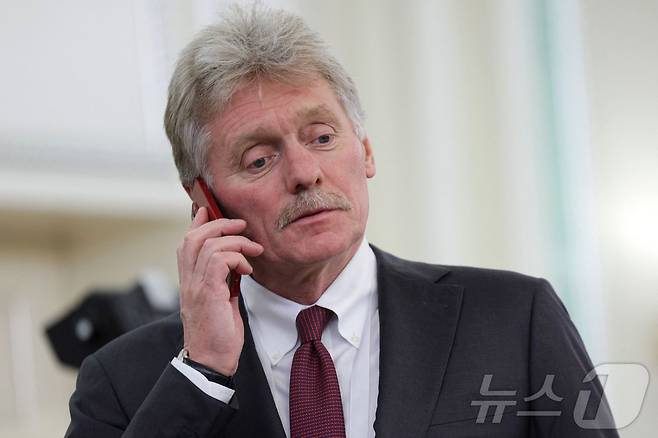 드미트리 페스코프 크렘린궁 대변인이 27일 (현지시간) 카자흐스탄 아스타나에서 열린 블라디미르 푸틴 러시아 대통령과 카심-조마르트 토카예프 카자흐스탄 대통령의 회담에 참석을 하고 있다. 2024.11.29 ⓒ AFP=뉴스1 ⓒ News1 우동명 기자