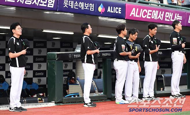 27일 부산 사직구장에서 열린 롯데와 KT의 경기. 이종범 코치 빠진 KT 코치진. 부산=송정헌 기자songs@sportschosun.com/2025.06.27/