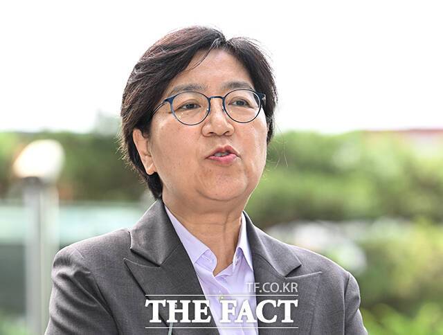 정은경 보건복지부 장관 후보자가 지난 6월 30일 오전 서울 중구 T타워에 마련된 인사청문회 준비 사무실로 출근하며 취재진의 질문에 답하고 있다. /사진=박헌우 기자