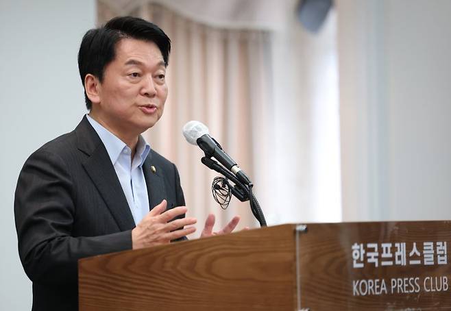 안철수 국민의힘 의원이 30일 오후 서울 중구 프레스센터에서 열린 광복회장 주최 '나,조계진' 출판기념회에 참석해 축사를 하고 있다. 사진=뉴스1