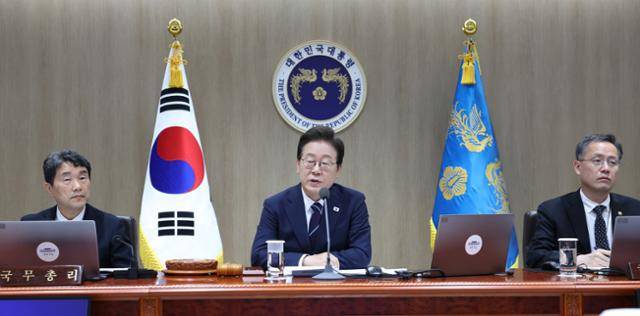 이재명 대통령이 1일 대통령실 청사에서 열린 국무회의에서 발언하고 있다. 왕태석 선임기자