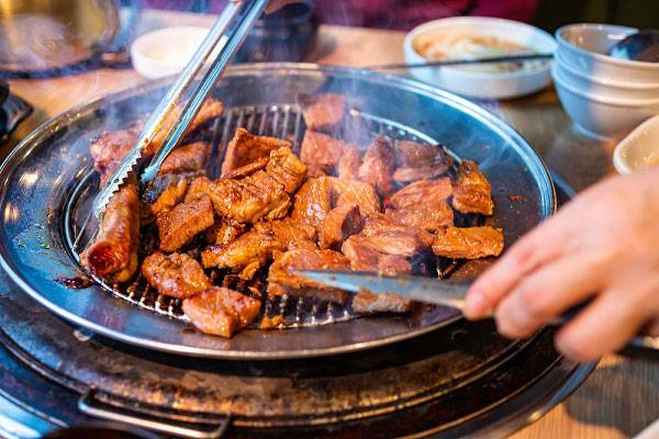 숯불구이는 조리 과정에서 발암물질이 생성되기 쉬워 조리법을 바꾸거나 채소를 함께 섭취하는 게 좋다./사진=클립아트코리아