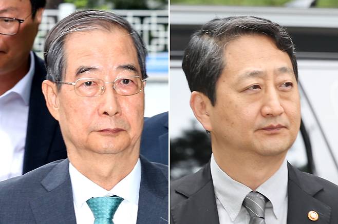 한덕수 전 국무총리(왼쪽), 안덕근 산업통상자원부 장관이 2일 내란특검 조사를 받기 위해 서울 서초구 서울고검 청사로 출석하고 있다. 뉴스1