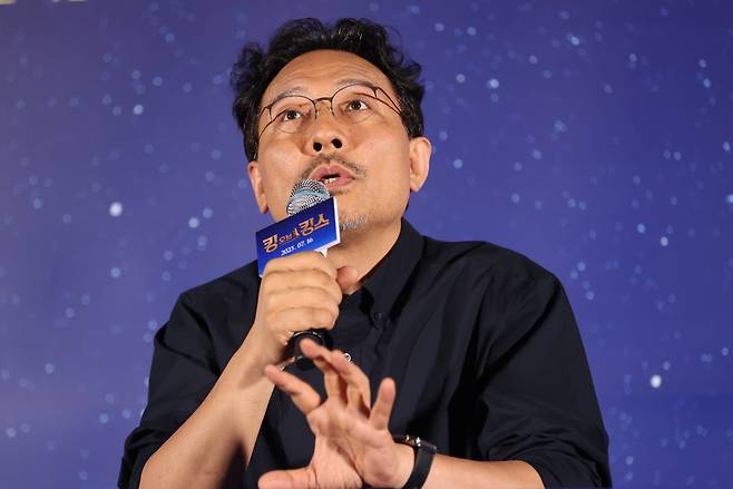 애니메이션 <킹 오브 킹스>의 장성호 감독이 2일 서울 용산구 CGV용산아이파크몰에서 열린 언론시사회·기자간담회에서 인사말을 하고 있다. 연합뉴스