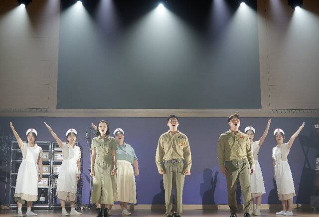 경기도 하남의 미래를사는교회의 성도들이 29일 예배당에서 창작 뮤지컬 ‘유틀란디아-999일의 항해’에서 연기하고 있다.