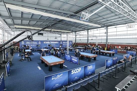 중반부에 접어든 포르투3쿠션월드컵에서 선수들이 때아닌 폭염과 사투를 벌이고 있다. 올해 대회장이 바뀌면서 에어컨이 없는 곳에서 대회가 치러지기 때문이다. (사진=SOOP)