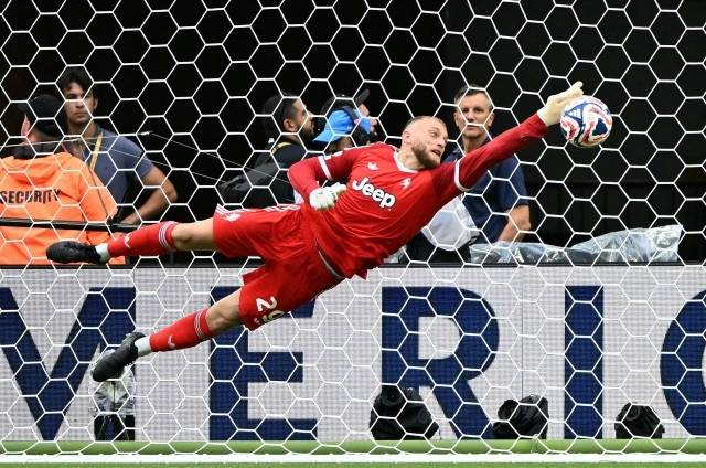 유벤투스는 디 그레고리오가 ‘야신 모드’가 되어 분전했다. 무려 10개의 유효 슈팅을 막아냈다. 하나, 득점 기회를 놓치며 클럽 월드컵 여정을 마쳤다. 사진=AFP=연합뉴스
