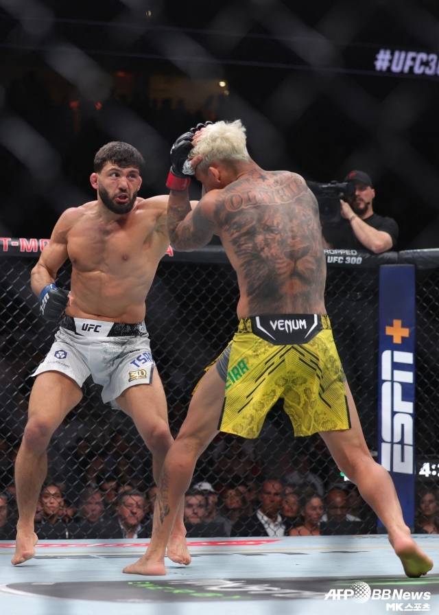 사루키안에게 있어 토푸리아는 자신의 자리를 빼앗아 간 원수로 보일 수 있다. 그는 이미 올리베이라를 꺾은 경험이 있기에 라이트급에서 넘어서야 할 선수가 없었다. 사진=AFPBBNews=News1