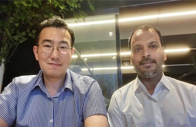 심준섭 광운대 전자융합공학과 교수(왼쪽)와 마흐부부르 라흐만(M. Mahabubur Rahman) 박사./사진제공=광운대