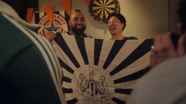 뉴캐슬 유나이티드 서드킷 공개 영상에 욱일기를 변형한 깃발이 공개됐다. 뉴캐슬은 항의 받은 뒤 곧바로 영상을 삭제, 사과문을 남겼다./뉴캐슬 유나이티드