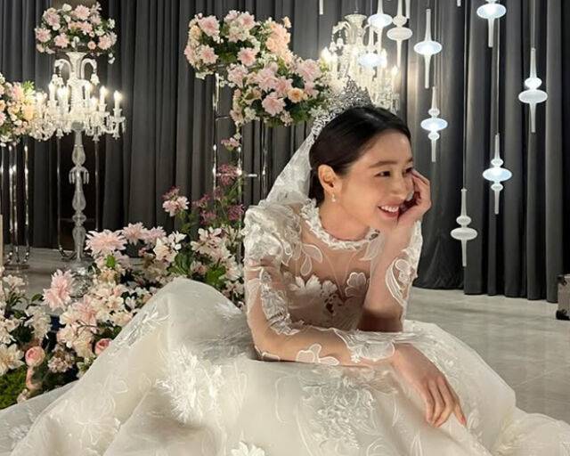 이민정은 이병헌과 1년 연애 3년 헤어짐 3년 열애 끝에 결혼에 성공했다. / 이민정 소셜미디어 캡처