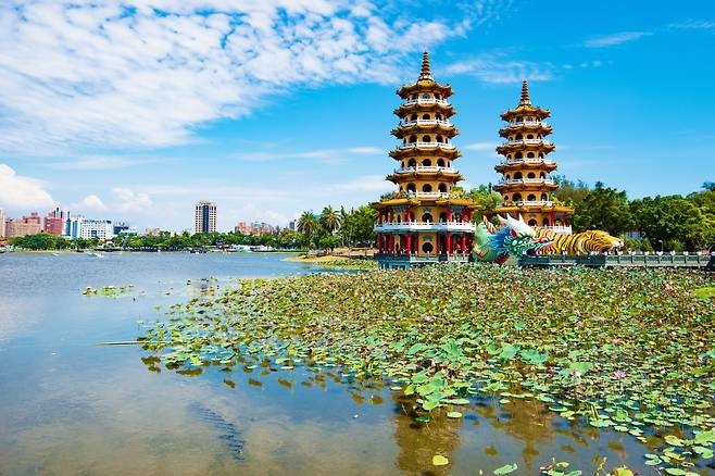 세계적인 하이킹 명소로 꼽히는 가오슝 연지담과 그래곤타이거타워