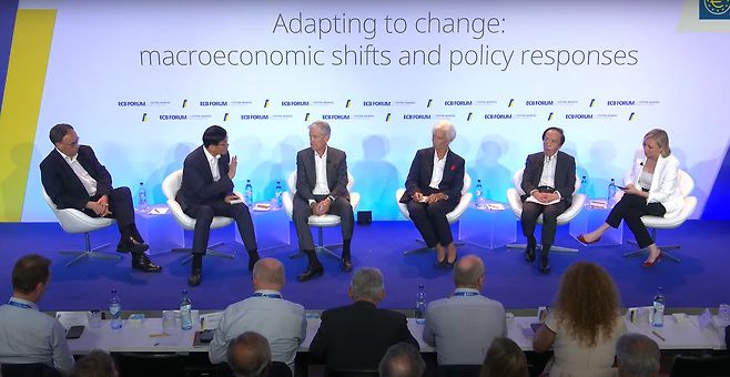 이창용 한국은행 총재와 제롬 파월 미국 연방준비제도(Fed) 의장 등 세계 주요국 중앙은행 총재들이 한 목소리로 스테이블코인 도입에 대한 우려를 표명하고 규제가 필요하다고 강조했다. 사진은 앤드루 베일리(왼쪽부터) 영란은행(BOE) 총재, 이창용 한국은행 총재, 제롬 파월 미국 연방준비제도(Fed) 의장, 크리스틴 라가르드 유럽중앙은행(ECB) 총재, 우에다 가즈오 일본은행(BOJ) 총재  [ECB 홈페이지]