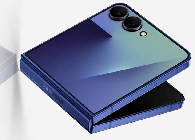 IT 팁스터(정보 유출자)를 통해 공개된 갤럭시 Z 플립7의 렌더링 이미지 [GSM아레나]