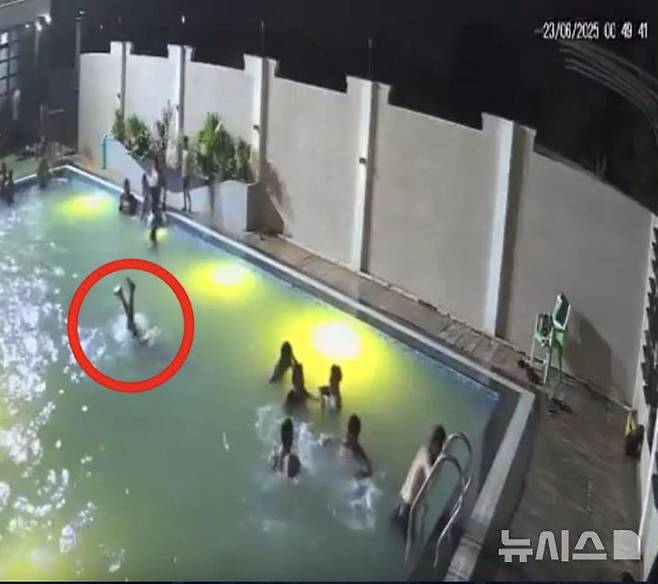 [뉴시스] 인도의 한 리조트 수영장 파티에서 익사 사고가 발생했다. (사진=베이징뉴스)