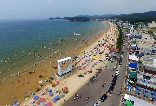 [태안=뉴시스] 만리포해수욕장 전경. (사진=뉴시스 DB). photo@newsis.com  *재판매 및 DB 금지