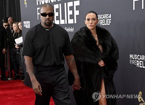 카녜이 웨스트(왼쪽) [UPI 연합뉴스 자료사진 제공]