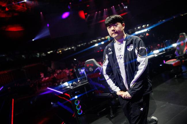 라이엇 게임즈 플리커.