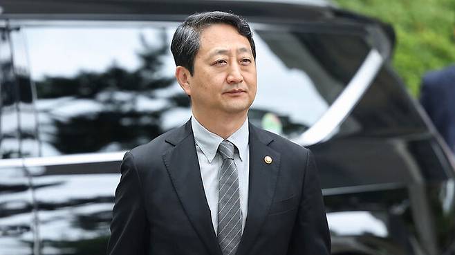 안덕근 산업통상자원부 장관이 2일 내란특검 조사를 받기 위해 서울 서초구 서울고검 청사로 출석하고 있다.