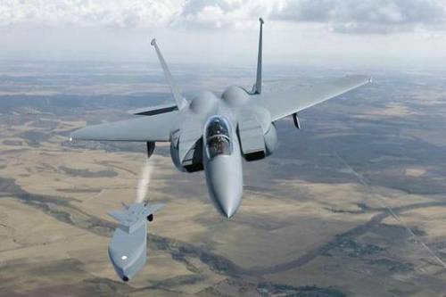 공군 전투기가&nbsp;타우러스 미사일을 발사하는 모습. 타우러스는 독일이 만든 장거리 공대지 순항 미사일로 500㎞ 넘는&nbsp;긴 사거리와 높은 정확도를 자랑한다. 세계일보 자료사진