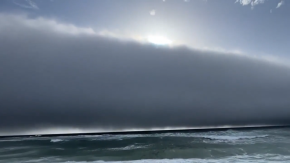 폭염이 만들어 낸 포르투갈 해안가의 두루마리 구름. 엑스(X) 캡처