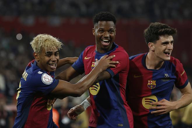 안수 파티(가운데). AP연합뉴스