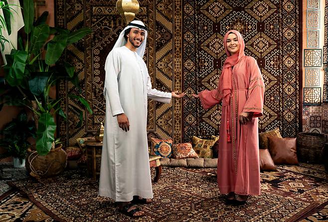 두바이 전통 의상 칸두라와 아바야 .사진제공|팜투어