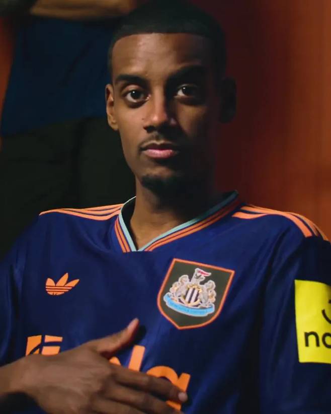 뉴캐슬 서드 유니폼. 더선