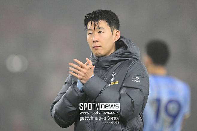 ▲ 공신력 높은 글로벌 매체 '디 애슬레틱' 소속의 잭 핏 브룩 기자는 1일(한국시간) "토트넘 홋스퍼가 한국에서 경기를 치르는 8월 3일 전까지 손흥민의 이적에 대한 움직임은 없을 것이다. 그는 현재 사우디아라비아의 관심을 받는 중이다"라고 설명했다.