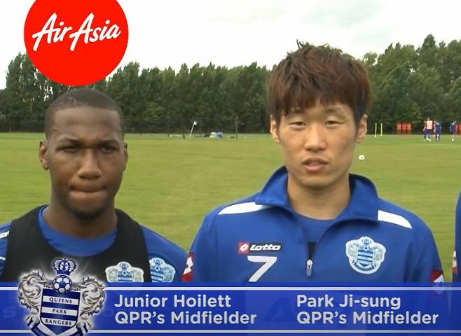 ▲ 호일렛(왼쪽)과 박지성 ⓒQPR