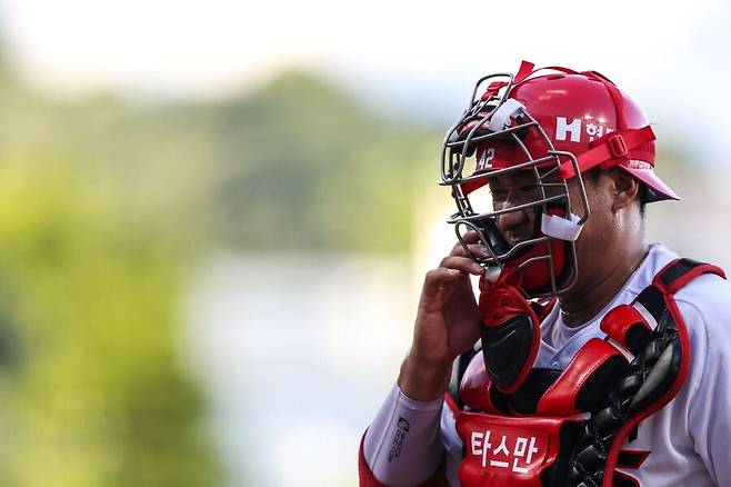 ▲ 1일 손가락에 공을 맞았지만 특별한 문제가 없어 경기에 대기하는 김태군 ⓒKIA타이거즈