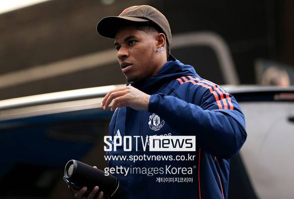 ▲ 소년등과(少年登科)일까. 마커스 래시포드는 최근 2시즌간 체육이 아닌 사회 면에 더 자주 이름이 오르내린 문제아로 전락했다. 과속 혐의, 음주 논란 등 그라운드 외적으로 '잡음'에 시달렸고 잔부상까지 겹쳐 경기력이 뚝 떨어졌다. 2023~2024시즌엔 단 7골에 머물며 주전은커녕 명단 제외 가능성까지 불거졌다.