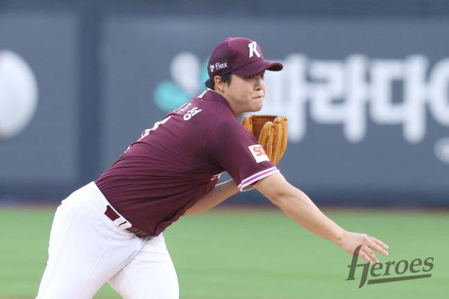 키움 박주성이 1일 KT전에 선발 등판해 역투를 펼치고 있다. /사진=키움 히어로즈 제공