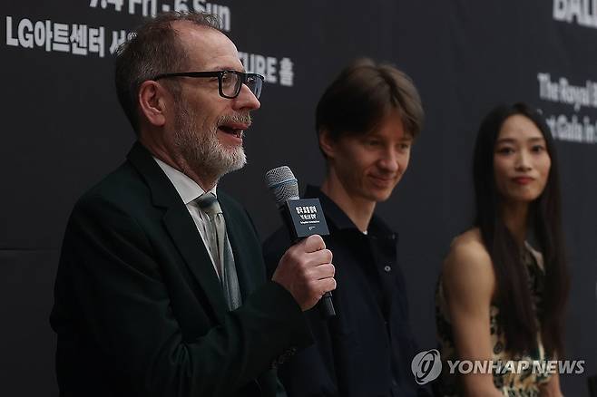 영국 로열 발레 '더 퍼스트 갈라' 기자간담회 (서울=연합뉴스) 류효림 기자 = 케빈 오헤어 디렉터(왼쪽부터), 수석 무용수 바딤 문타기로프, 후미 가네코가 2일 서울 강서구 LG아트센터에서 열린 영국 로열 발레 '더 퍼스트 갈라' 기자간담회에서 질문에 답하고 있다. 2025.7.2 ryousanta@yna.co.kr