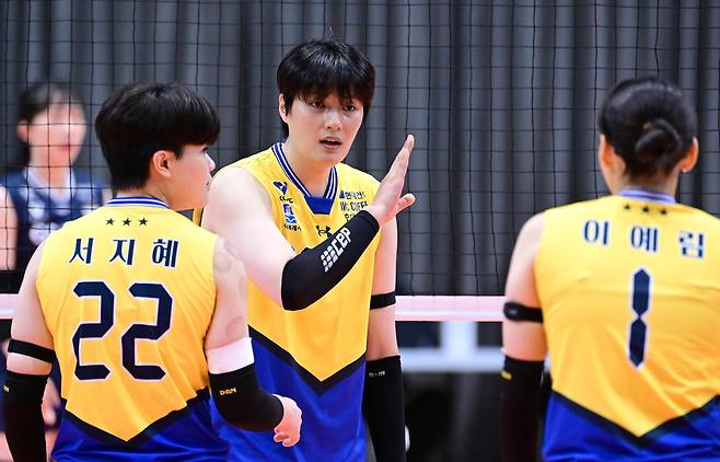 현대건설 소속으로 실업연맹 대회에 나선 김희진(중앙) [한국배구연맹 제공. 재판매 및 DB 금지]