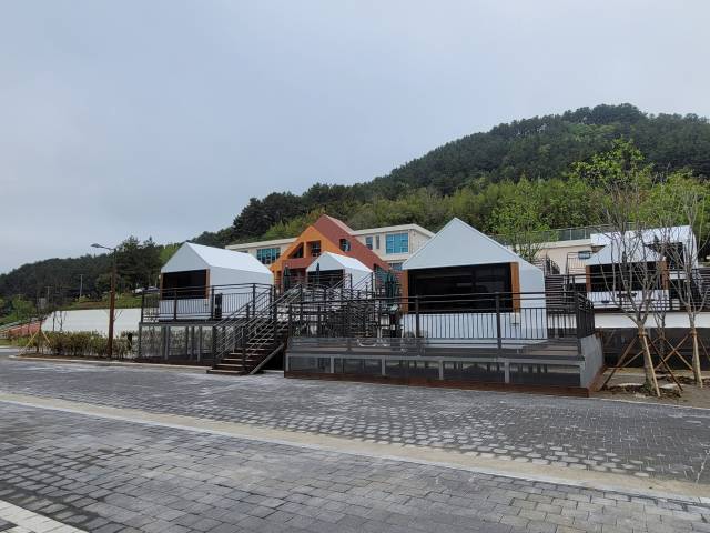 남해 ‘덕신야영장’ 하늘숲데크.