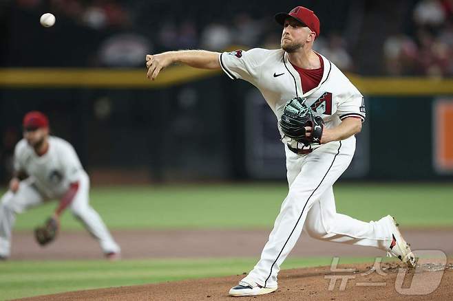 애리조나 다이아몬드백스 투수 메릴 켈리가 3일(한국시간) 열린 2025 메이저리그 샌프란시스코 자이언츠전에 선발 등판해 역투하고 있다. ⓒ AFP=뉴스1