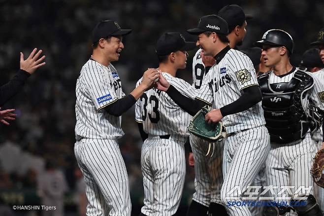 한신은 요미우리에 1~2일 연속으로 1점차 승리를 거뒀다. 올 시즌 요미우리전에서 10승4패로 우위를 보였다. 사진캡처=한신 타이거즈 SNS
