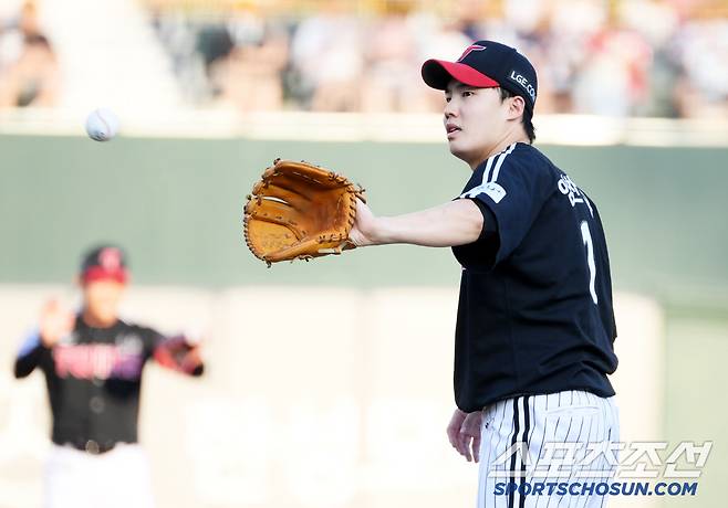 2일 부산 사직구장에서 열린 롯데 자이언츠와 LG 트윈스의 경기. LG 임찬규가 숨을 고르고 있다. 부산=박재만 기자 pjm@sportschosun.com/2025.07.02/