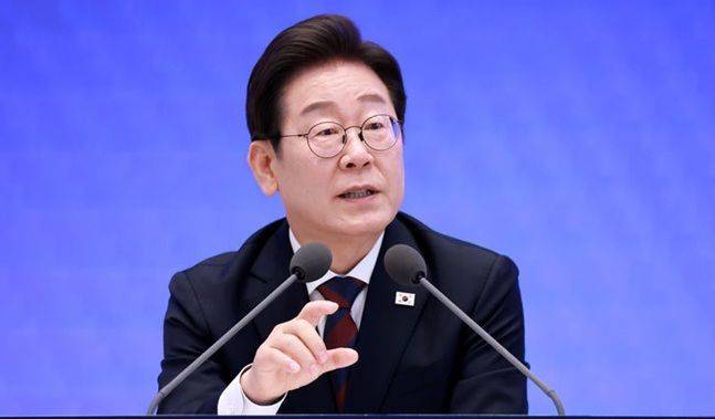 이재명 대통령이 3일 청와대 영빈관에서 열린 ‘대통령의 30일, 언론이 묻고 국민에게 답하다’ 기자회견에서 출입기자들의 질문에 답변하고 있다. ⓒ뉴시스(대통령실통신사진기자단)