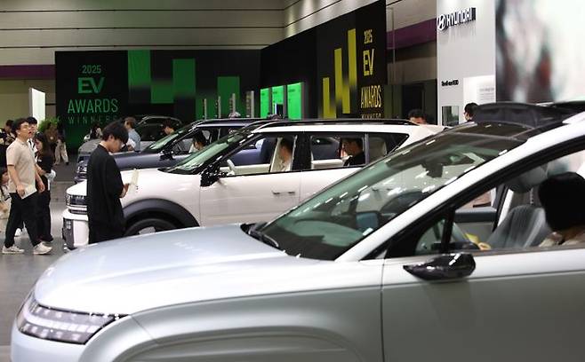 3일 코엑스에서 열린 'EV트렌드코리아 2025'에 다양한 전기차가 전시돼있다. 사진은 본문과 무관. ⓒ 뉴시스