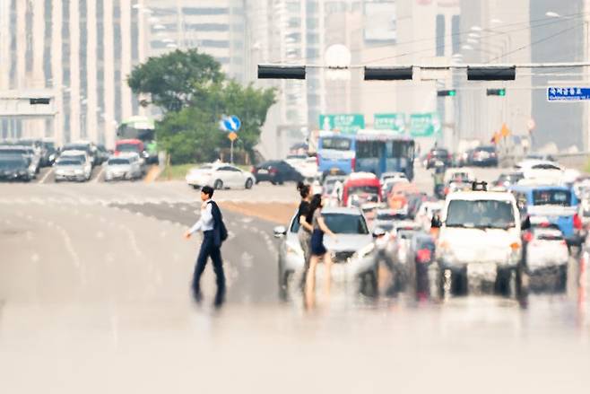 당분간 전국 대부분 지역 체감온도가 33℃ 내외일 것으로 폭염이 예상된다.&nbsp; 게티이미지뱅크 제공