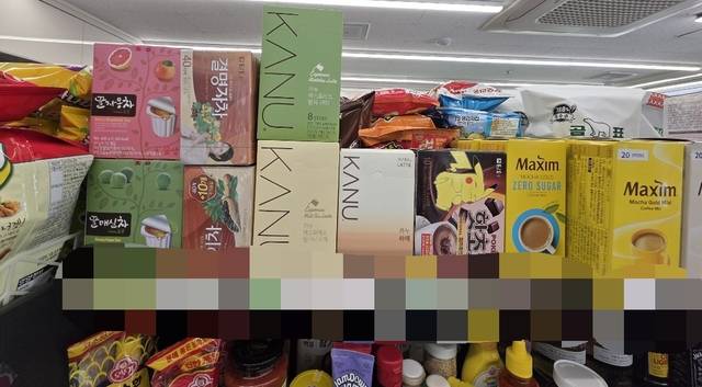 2일 서울시내 한 편의점에 인스턴트 커피 제품이 진열돼 있다. 사진=김수연기자 newsnews@