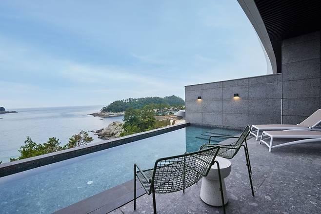 쏠비치 남해 빌라 스텔라 풀. 소노인터내셔널 제공