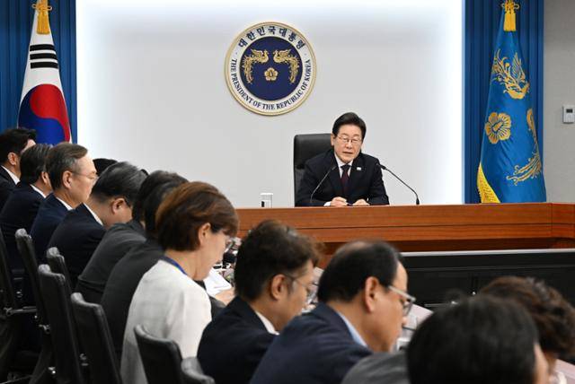 이재명 대통령이 3일 서울 용산 대통령실 청사에서 열린 제2회 대통령 주재 수석·보좌관 회의에서 발언하고 있다. 왕태석 선임기자