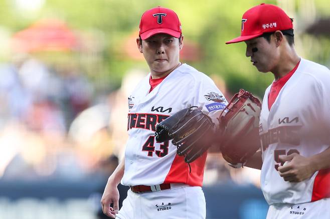 1일 광주 SSG전에 선발 등판한 김건국이 이닝을 종료한 뒤 더그아웃으로 향하고 있다. KIA 제공